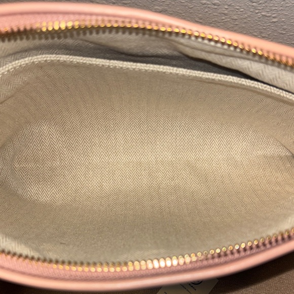 Tory Burch Kira Chevron Quilted Wristlet Clutch - Picture 4 of 7